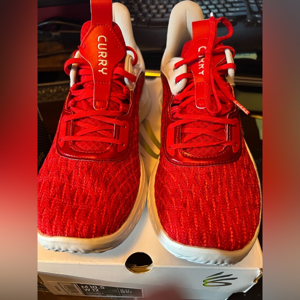 Brand new Team Curry 9 sneakers